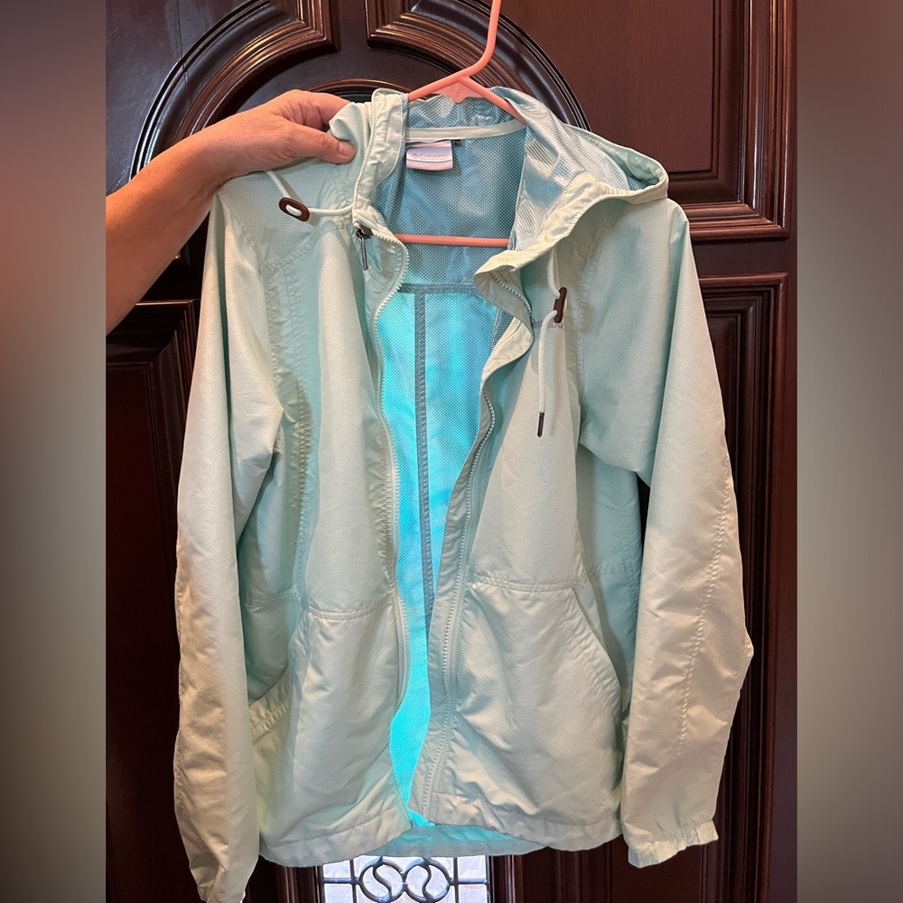 Lightweight Columbia Windbreaker